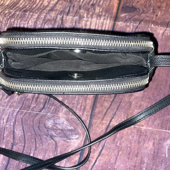 Kenneth Cole Reaction Handbag - Picture 7 of 7